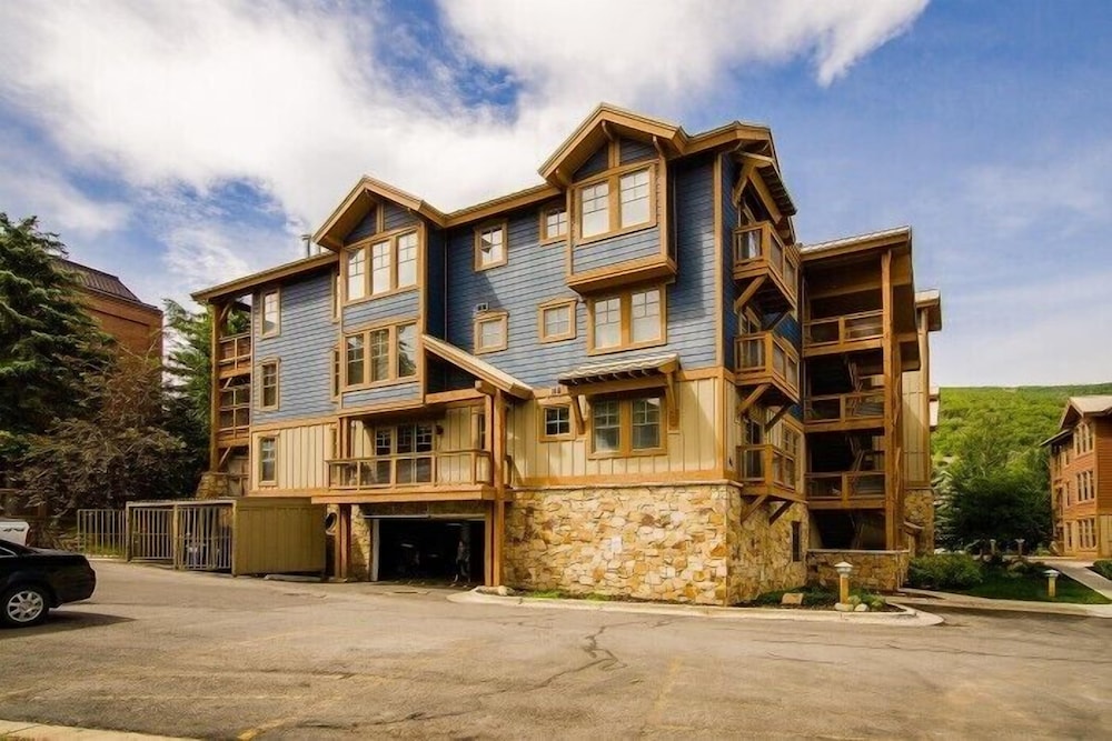 Town Pointe By Lespri Management 44/50