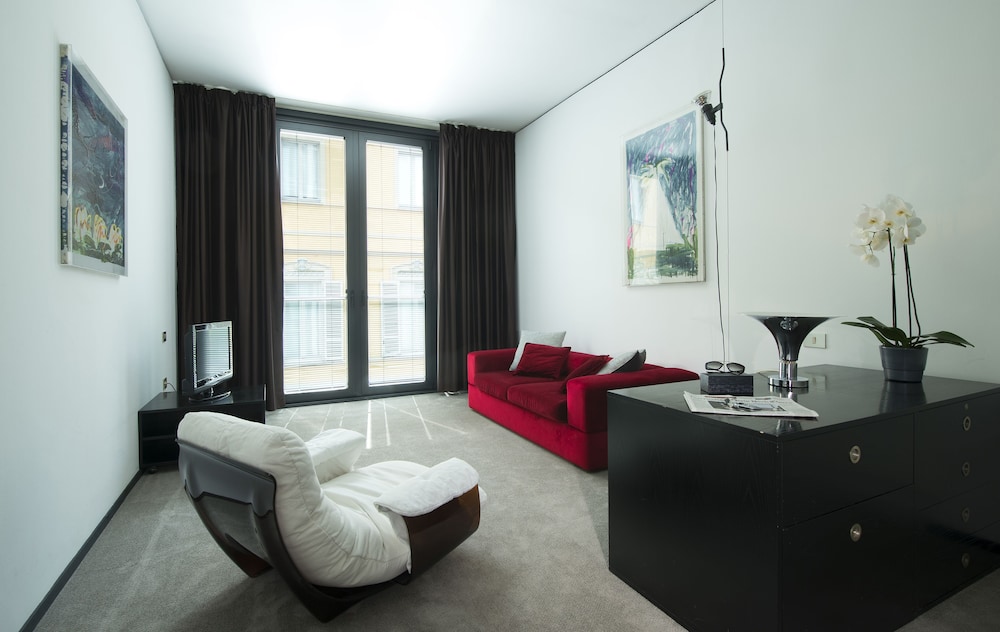 Duparc Contemporary Suites 51/73