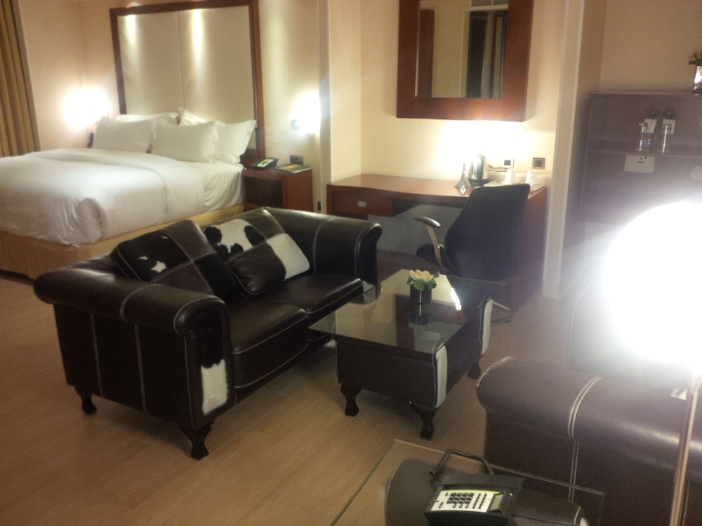 Pearlwort Hotel and Suites 14/45