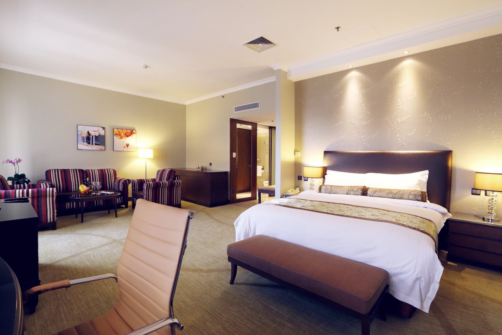JUNIOR SUITE, KING BED