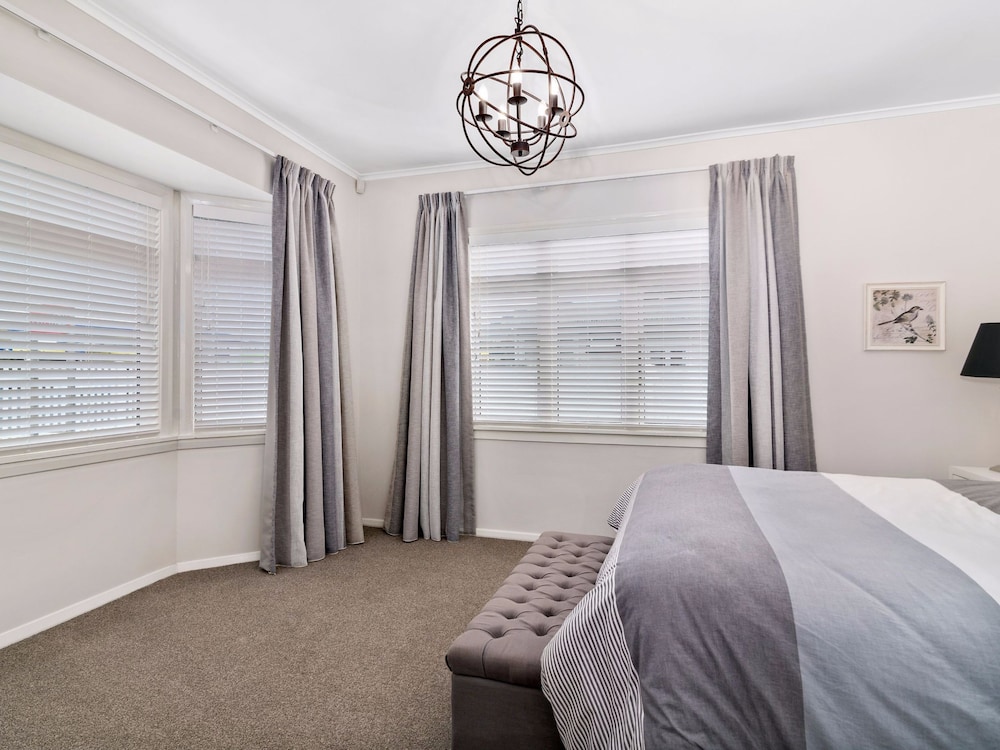 3 BEDROOMS, COTTAGE