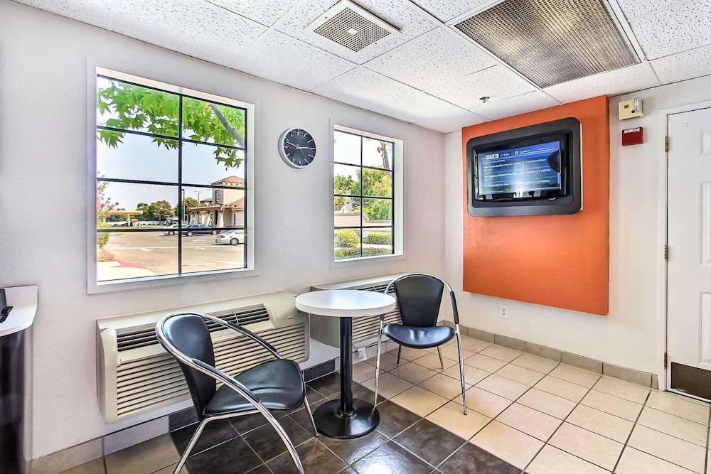 Motel6 Sunnyvale, CA - North 40/60