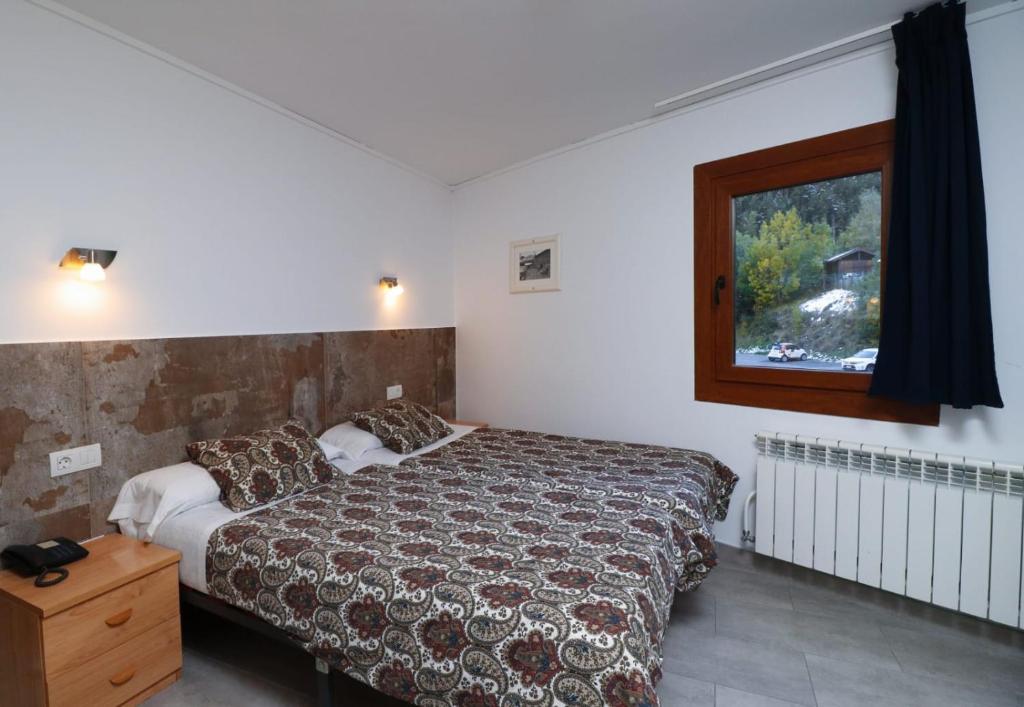 Room, Single, Double Bed