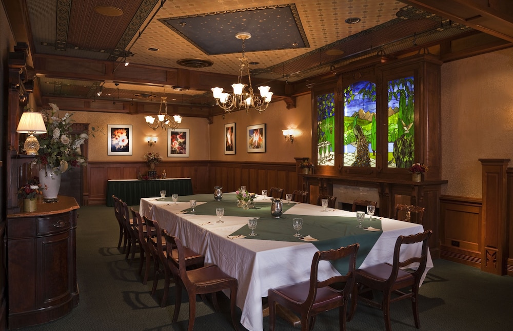 HISTORIC STRATER HOTEL 54/68