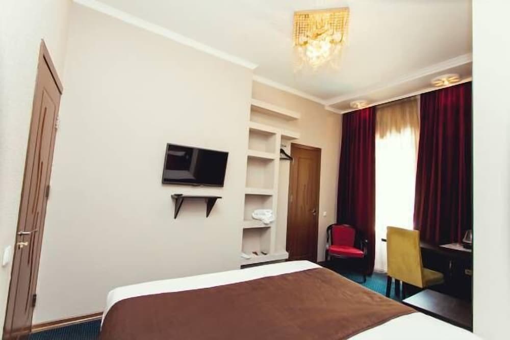 SHADOW BOUTIQUE HOTEL AND SPA 7/31