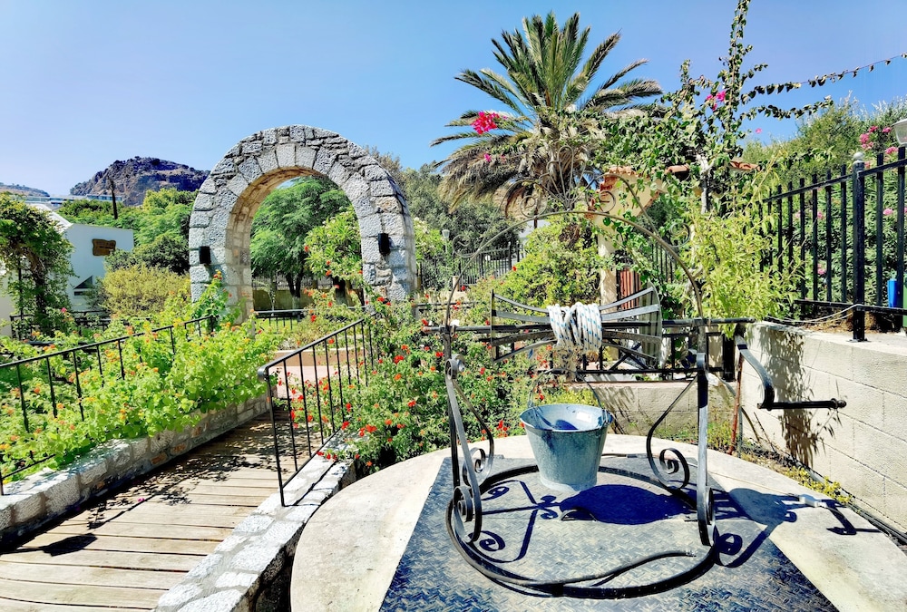 Vlycha Beach Studios & Apartments 54/71