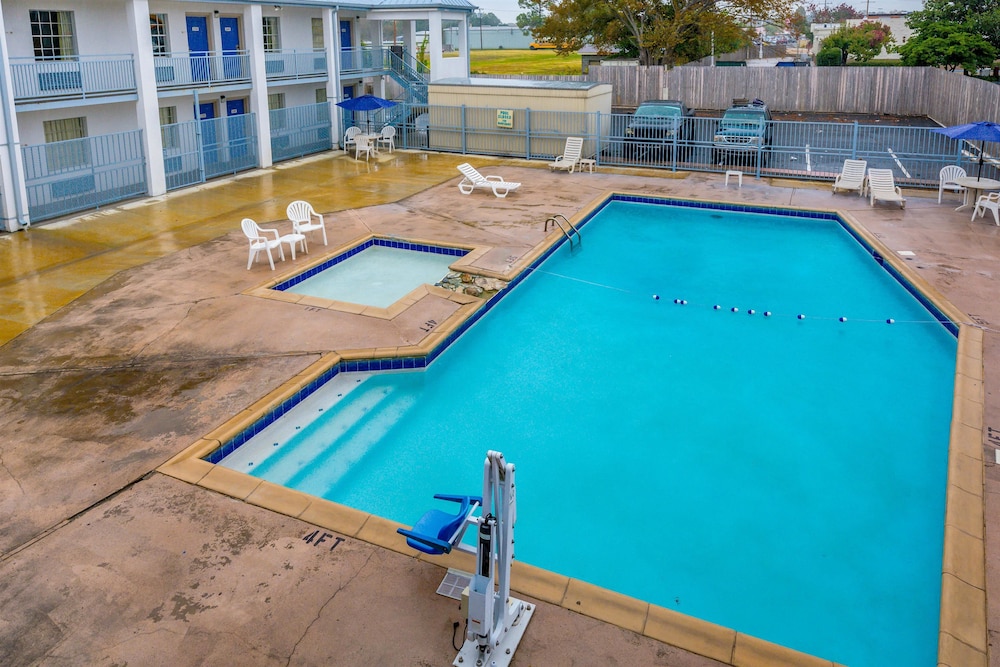 Motel6 Alexandria, LA - South 18/34