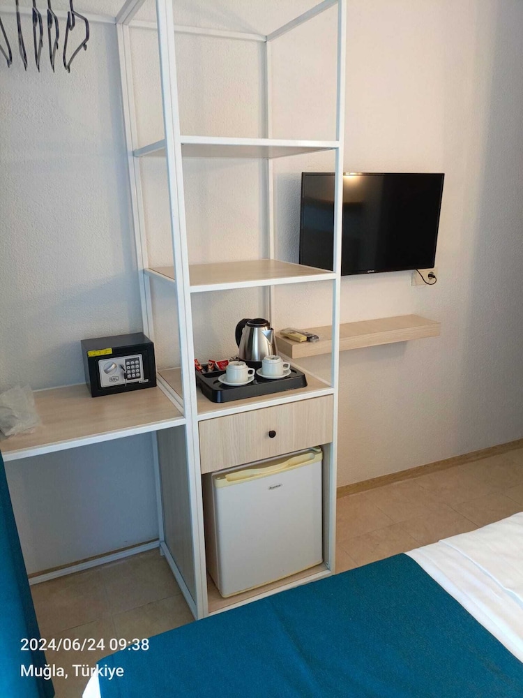 Mia Hill Suites 30/40