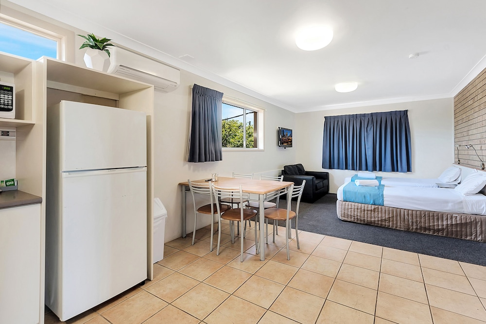 Leichhardt Motor Inn 9/69