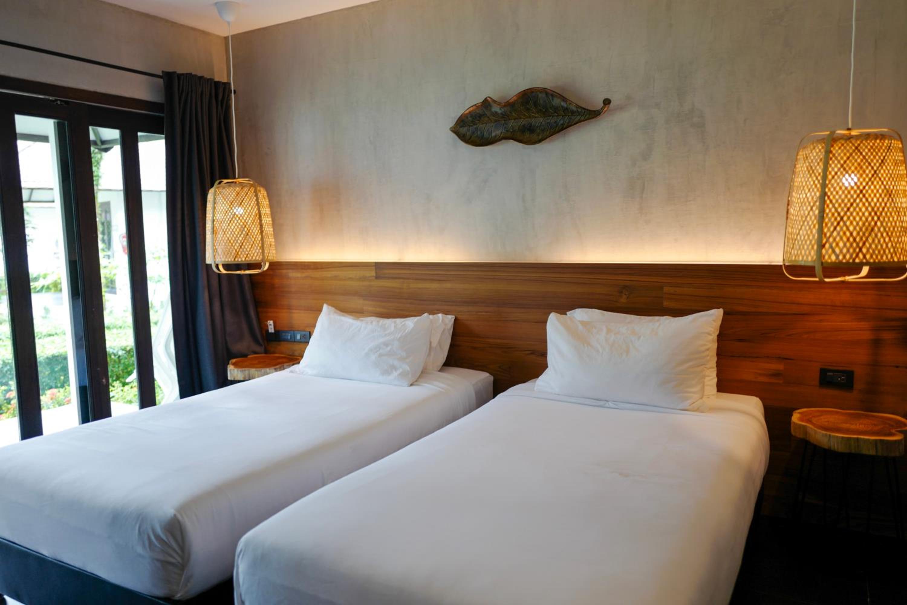 Room, Twin Beds, Front View