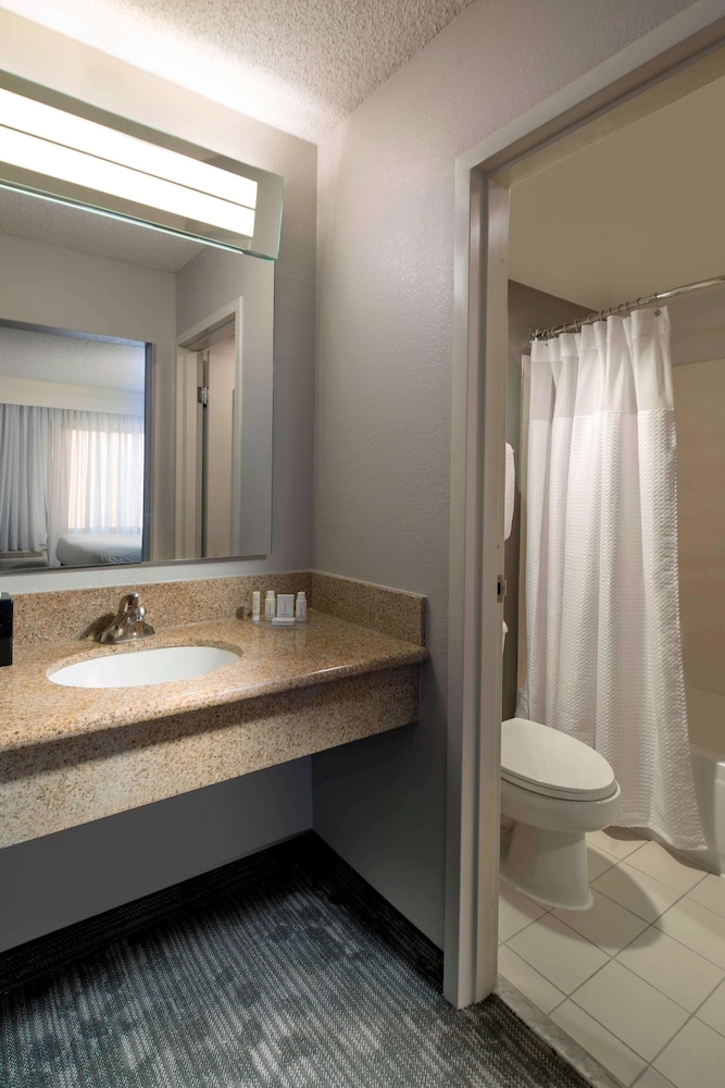 جناح بسريرين كوين، Sonesta Select Boca Raton 2/2