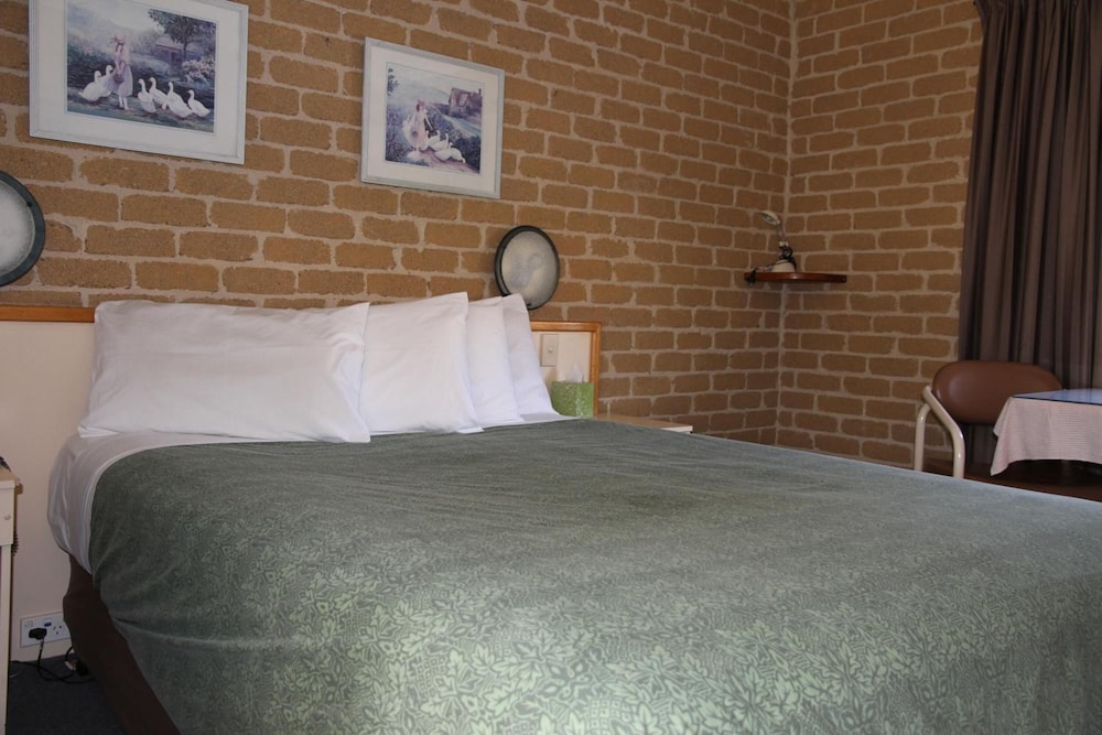 Grand Manor Motor Inn 20/32