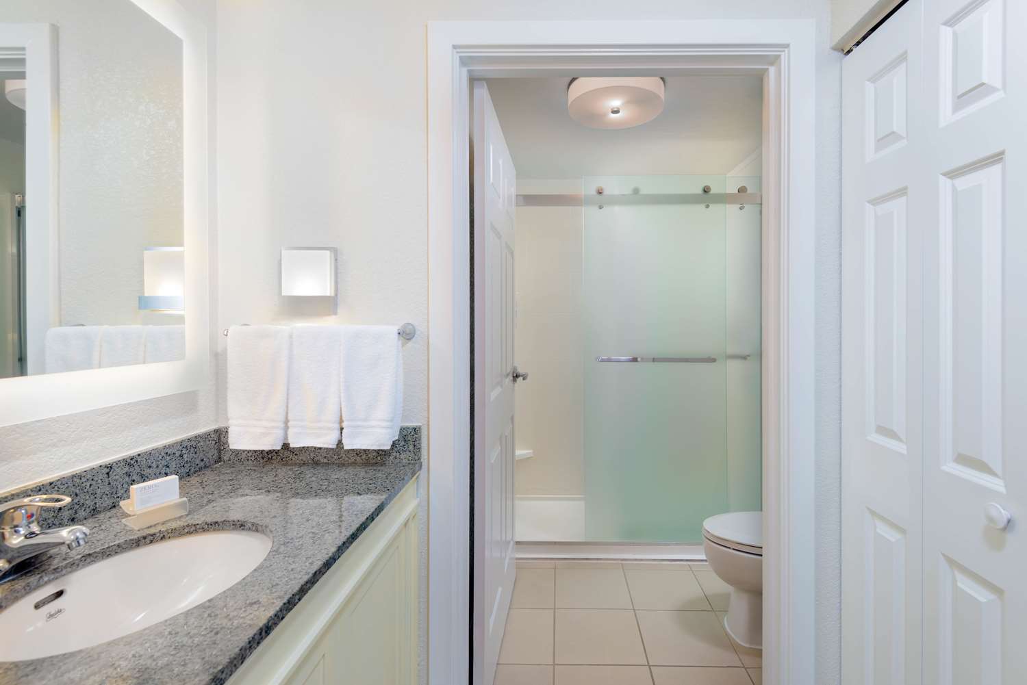 جناح بغرفتي نوم بحوض استحمام، Homewood Suites by Hilton Bonita Springs Naples North 3/4