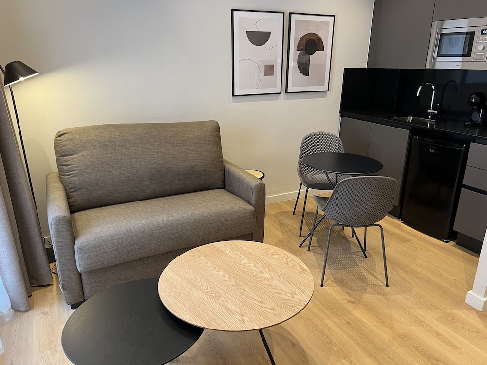 APARTAMENTOS LAFORJA 40/51