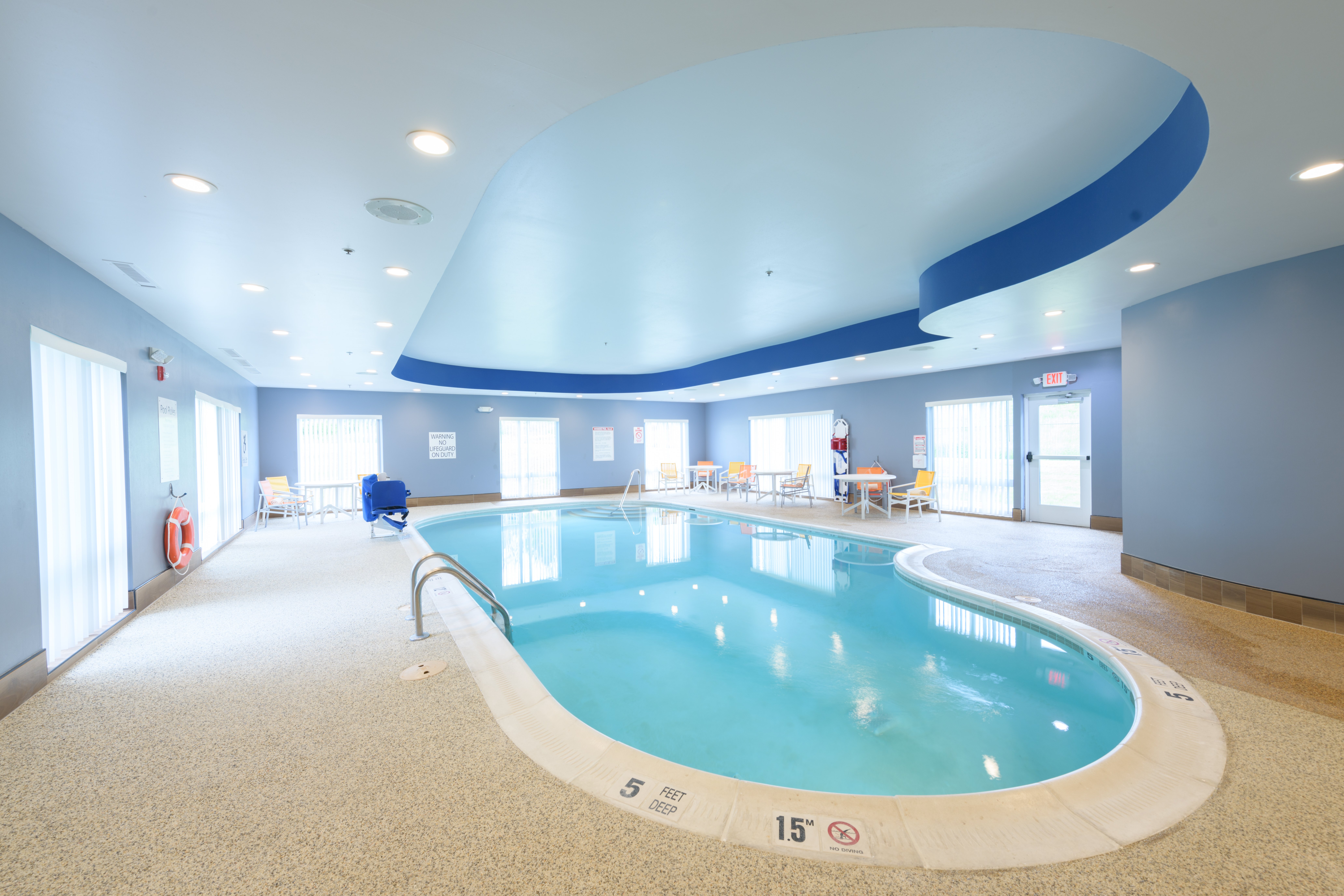Holiday Inn Express Suites Jamestown 24/40