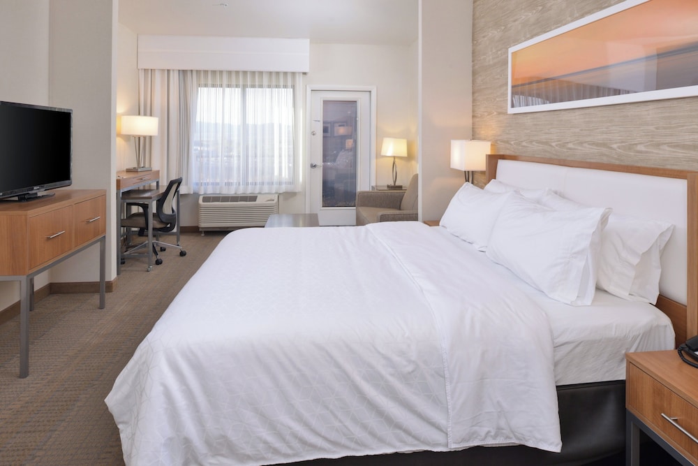 جناح بسرير كينج لذوي الإعاقة، Holiday Inn Express Suites Pocatello 3/8