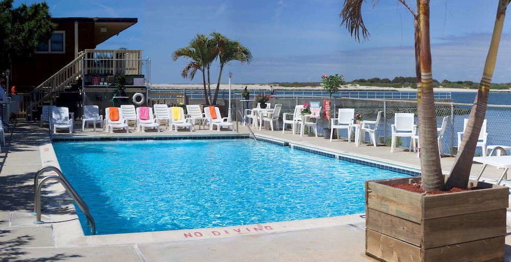 Oceanic Motel 4/46