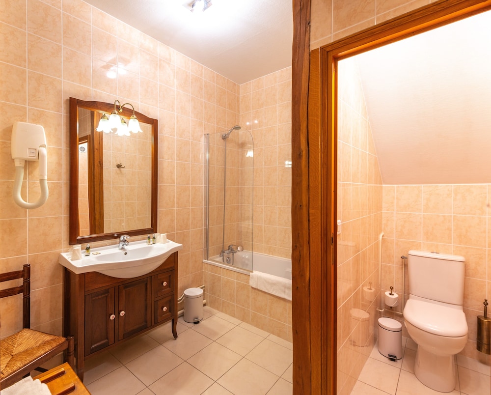 Hotel De La Cloche 32/42