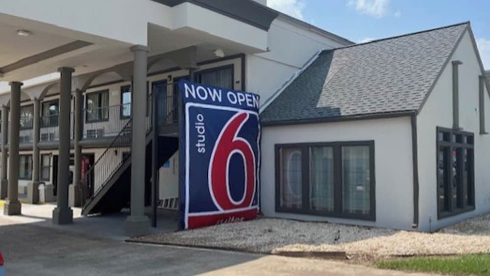Studio6 Suites Opelousas, LA 43/55