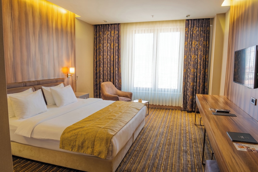 Shimall Deluxe Hotel 11/50