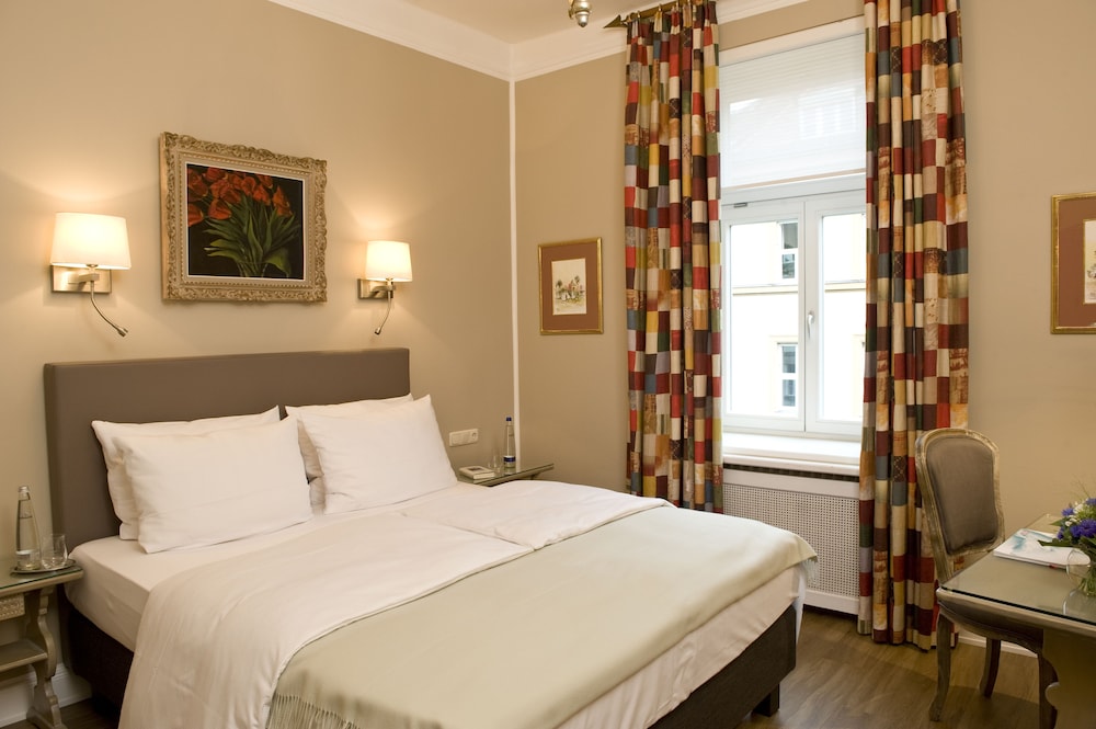 Hotel Splendid-Dollmann 20/67