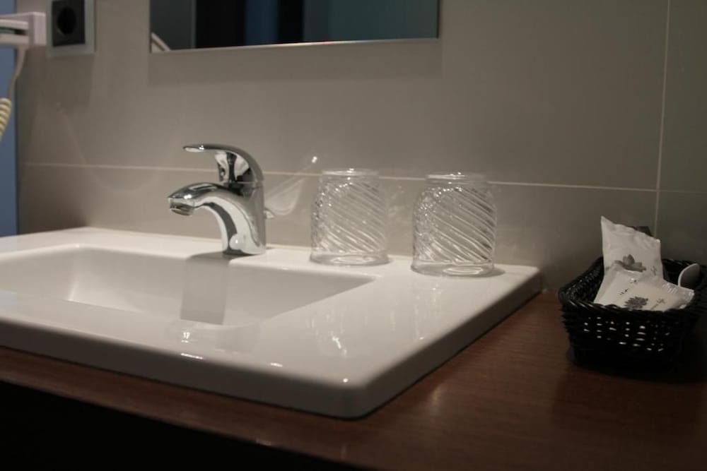 Lazza Hotel 44/45