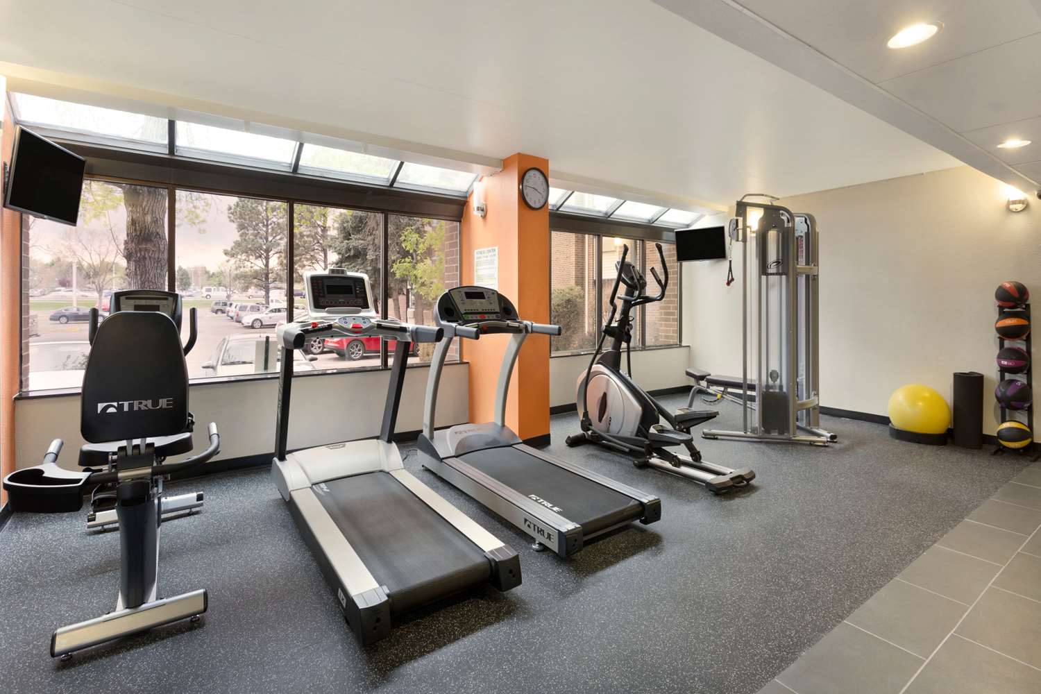Super 8 by Wyndham Westminster Denver North 13/21