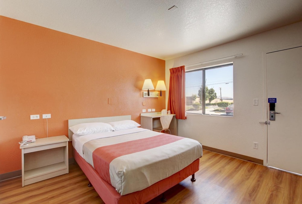 Motel6 Corona, CA - Norco 29/70