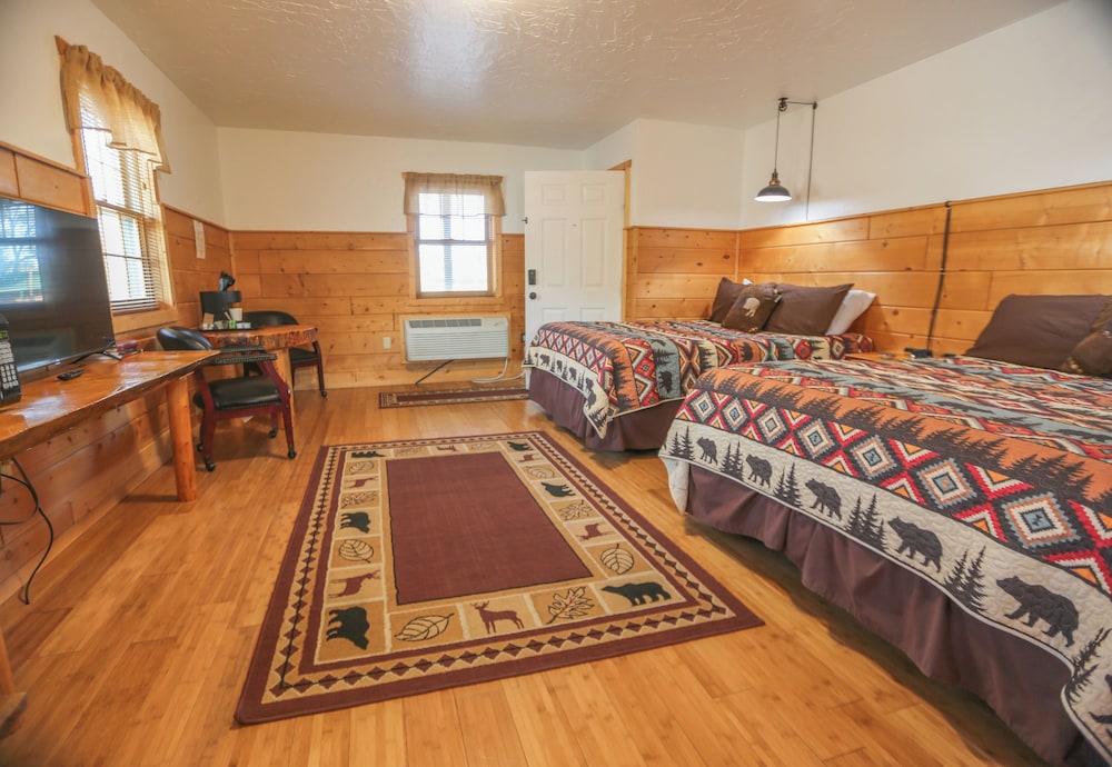 Chinook Winds Motel 22/76