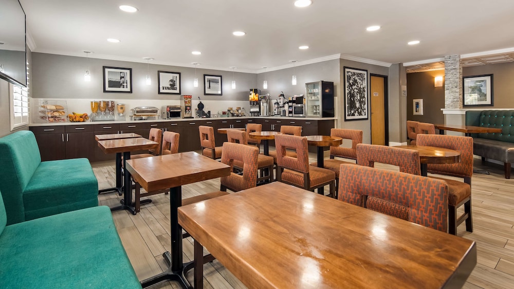 Best Western Plus Vineyard Inn 34/45