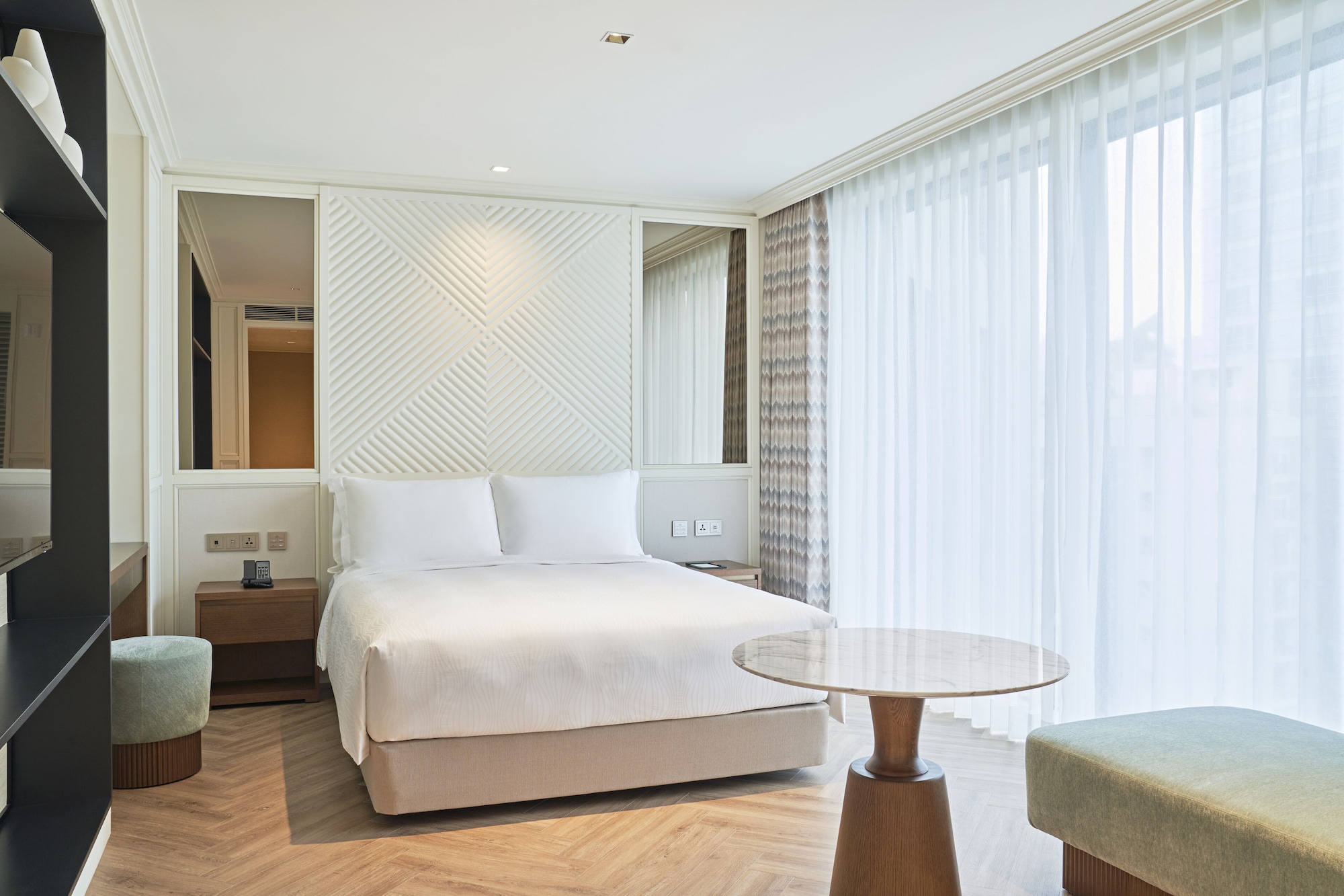 SUPERIOR, DOUBLE BED, CITY VIEW