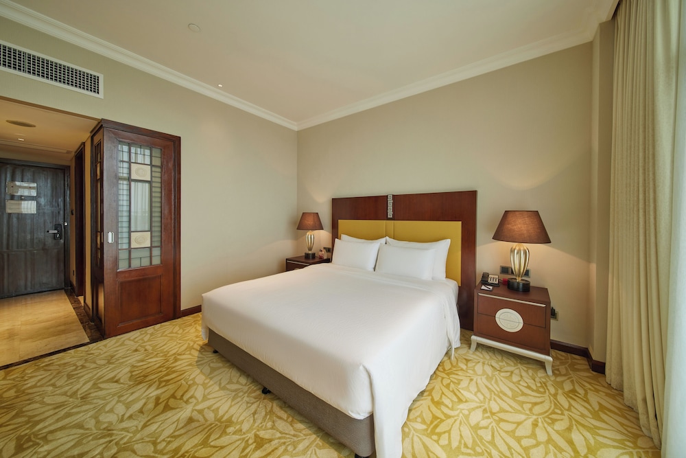 Dong Fang Hotel 27/74