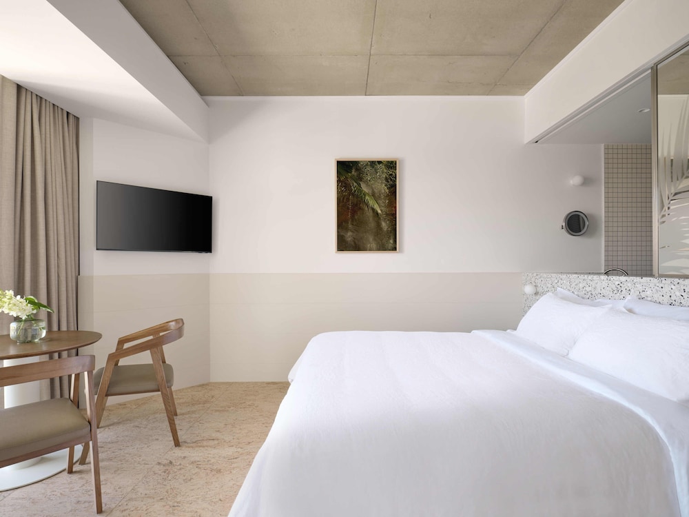 Marina, King Bed