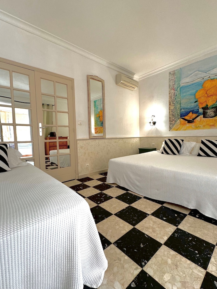 Hôtel Les Flots Bleus 12/36