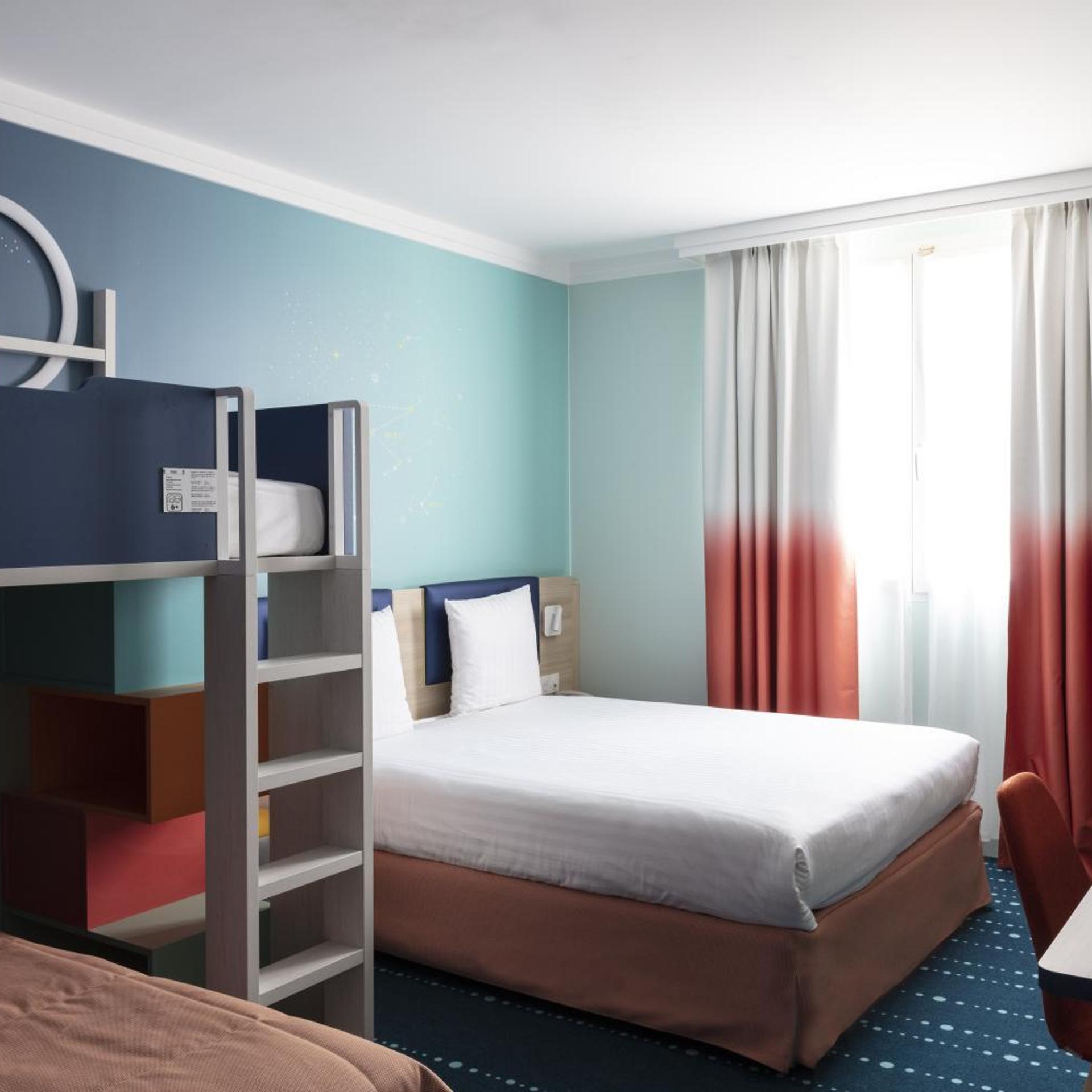 Family, Twin Beds, Pool Access