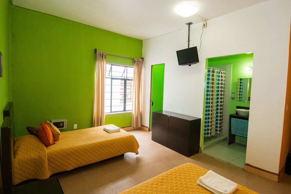 Amigo Suites Hotel 37/43