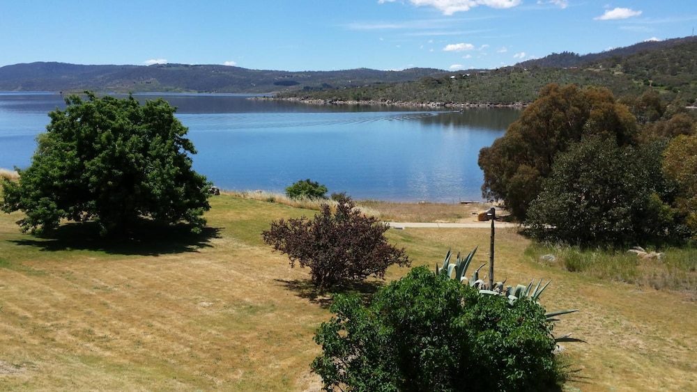 LAKE JINDABYNE HOTEL 67/75