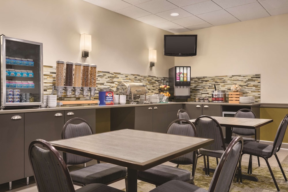 Country Inn & Suites By Radisson Fergus Falls Mn 28/41