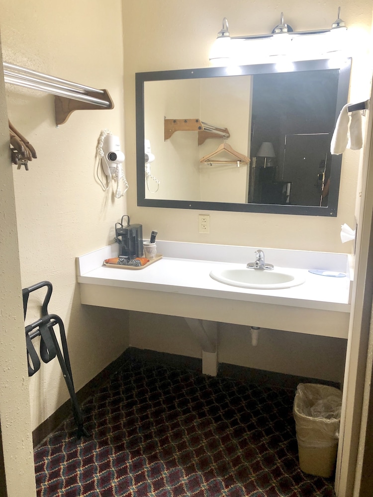 Economy Inn 45/45