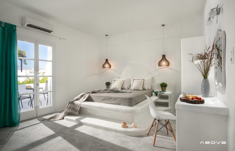 Manios Suites 24/48