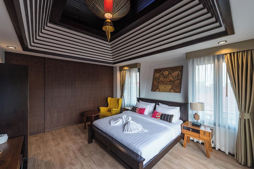 DELUXE, DOUBLE BED