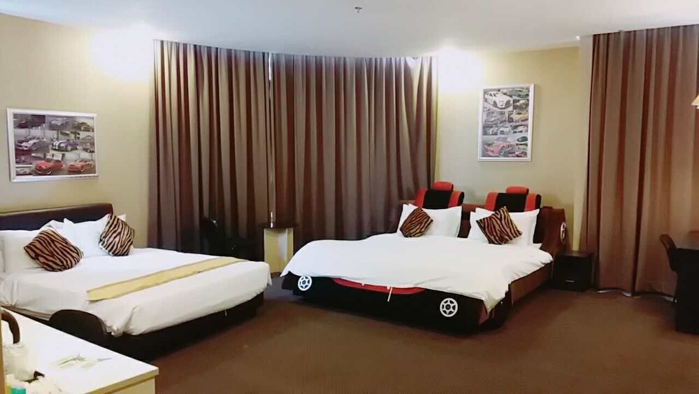 Paragon City Hotel 12/28
