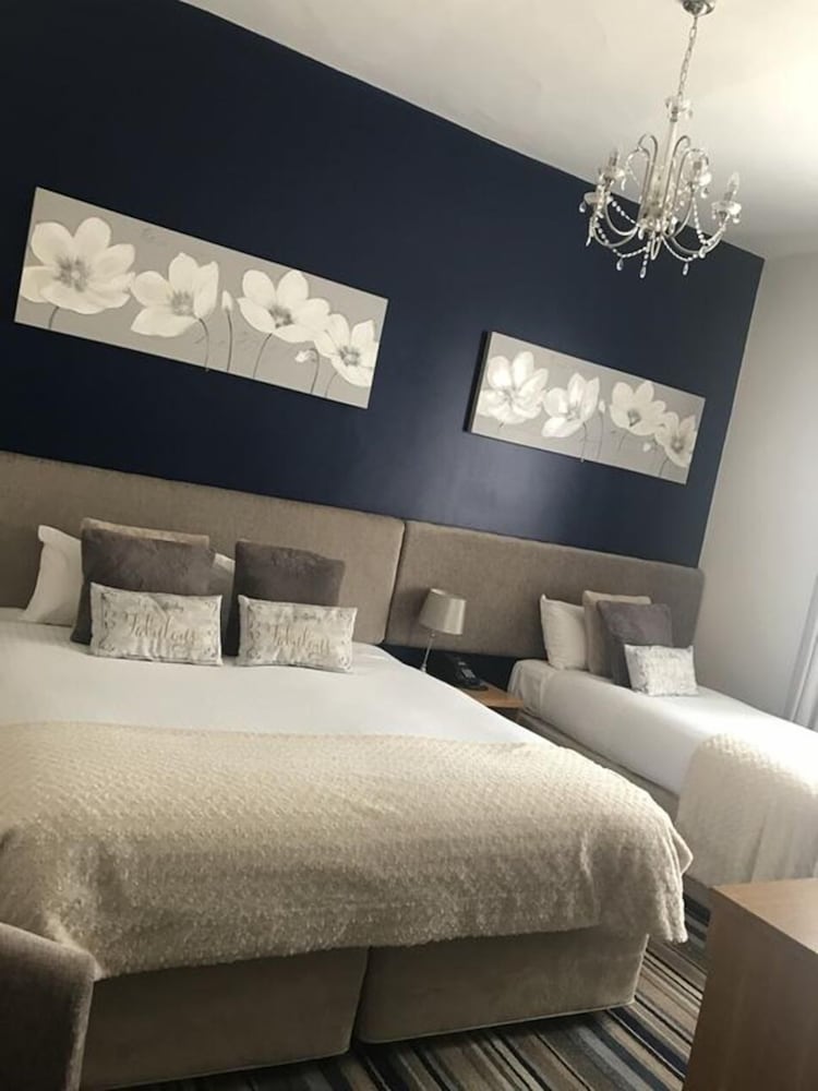 The White Hart Hotel 12/40
