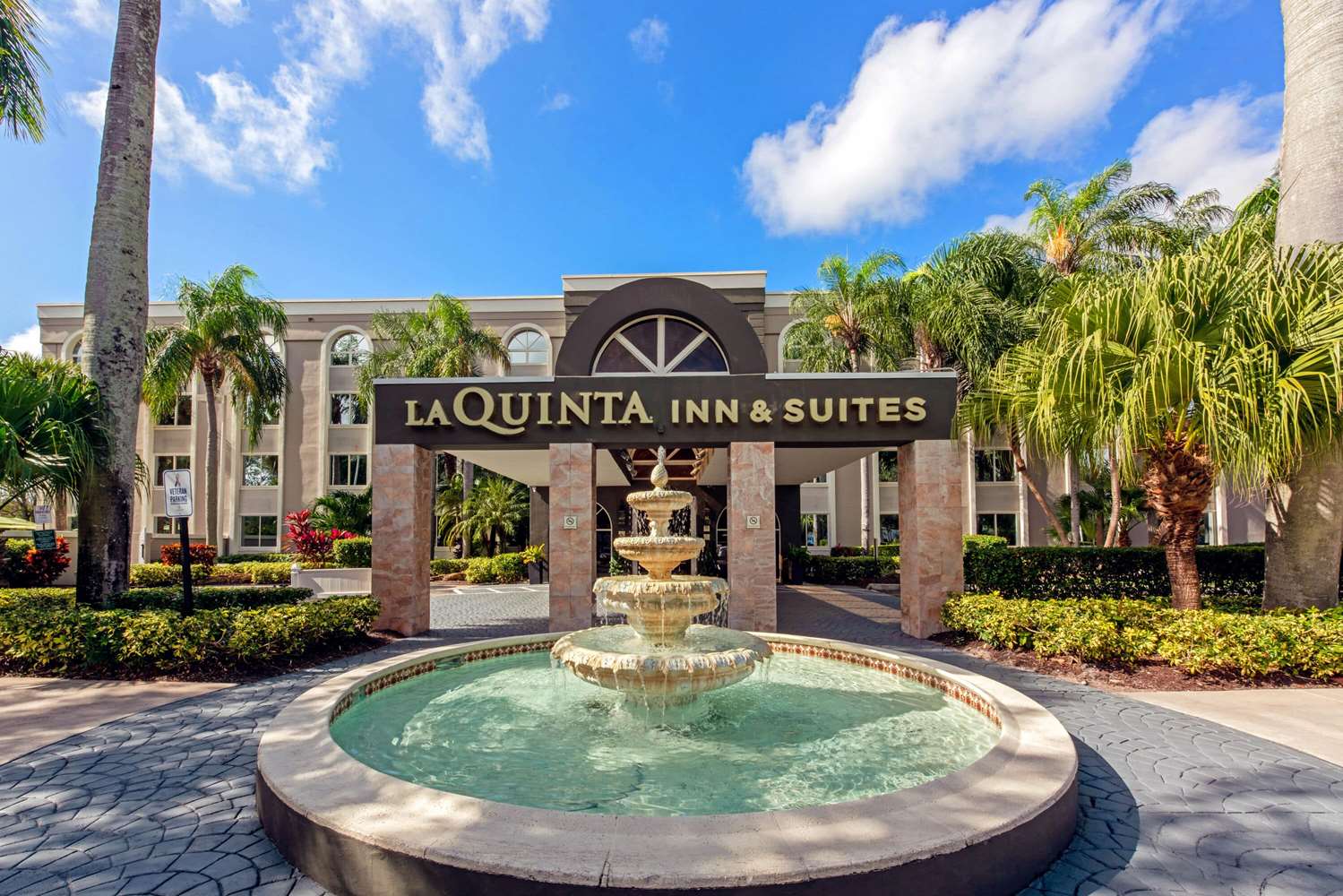 La Quinta Inn & Suites by Wyndham Coral Springs South 24/30