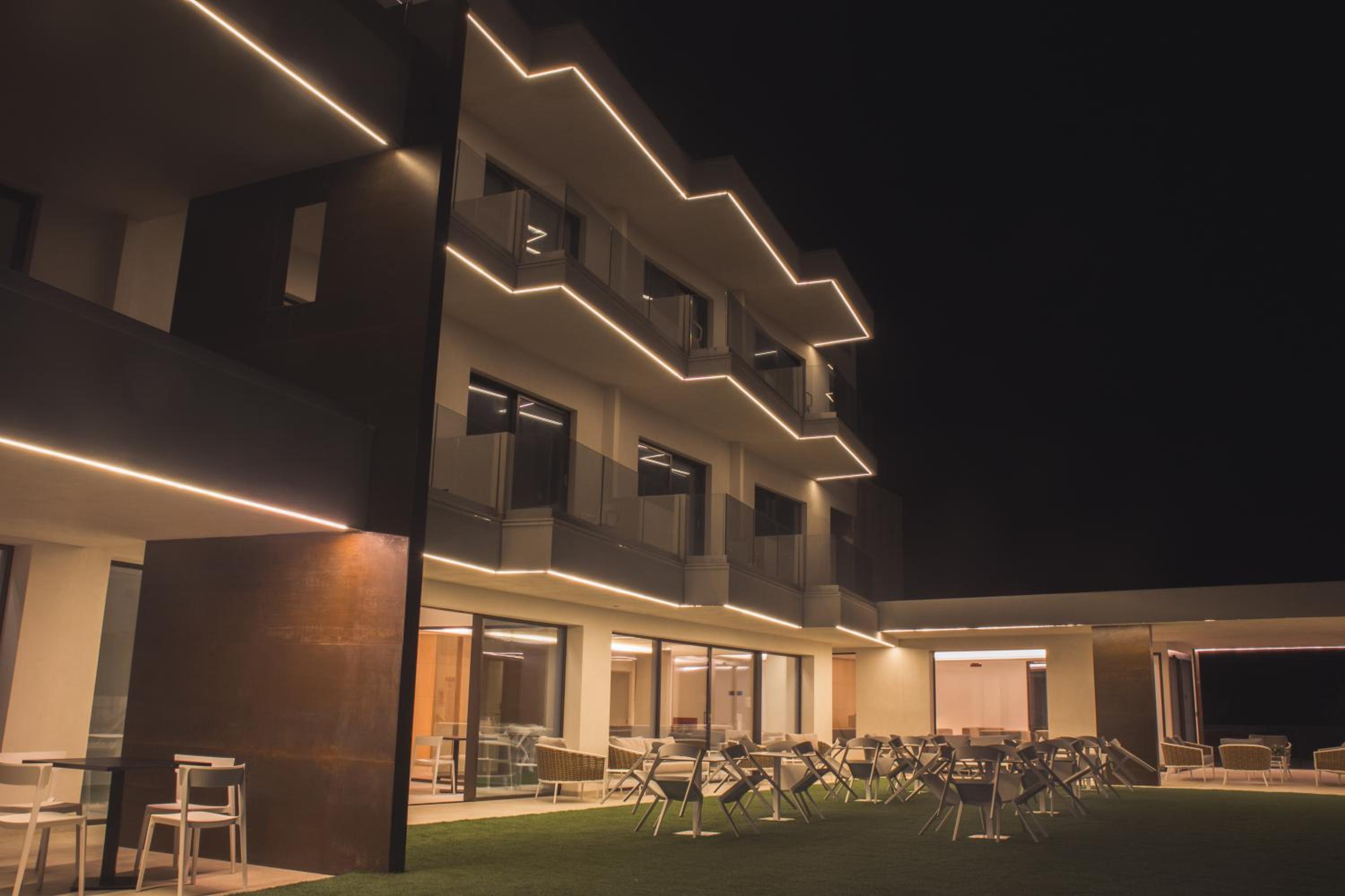 Sunset Hotel 2/50