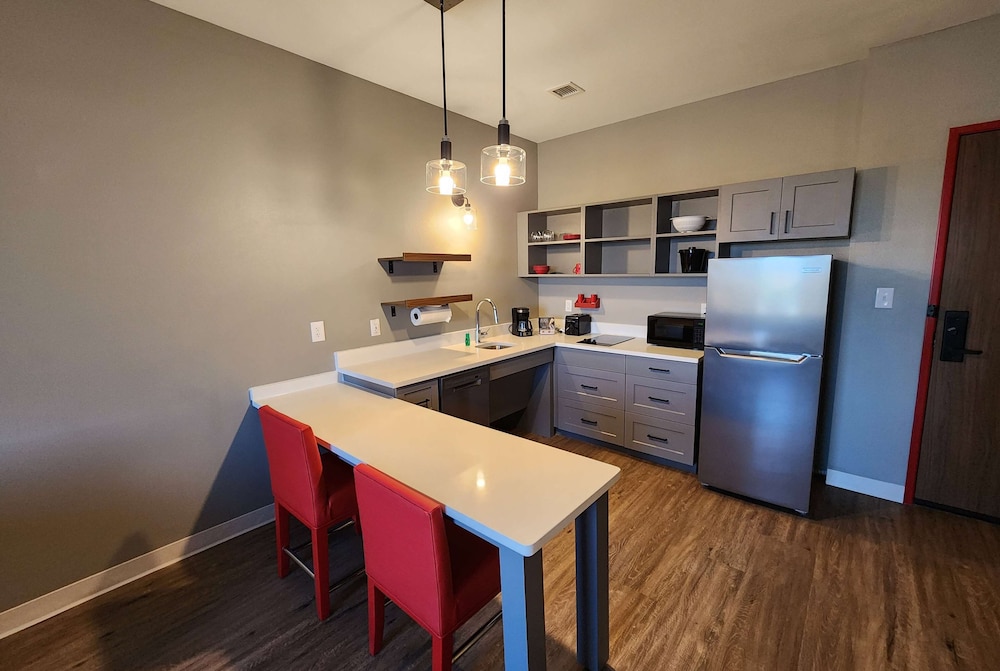 Hawthorn Extended Stay by Wyndham Del Rio 45/65