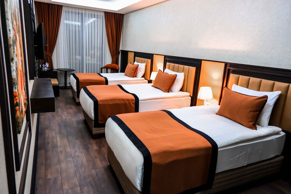 Dimen Hotel 12/37