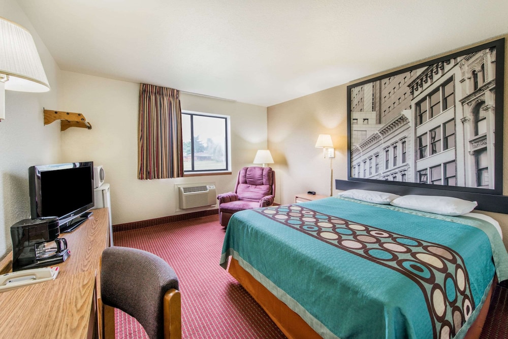 Super 8 by Wyndham Elizabethtown 17/61