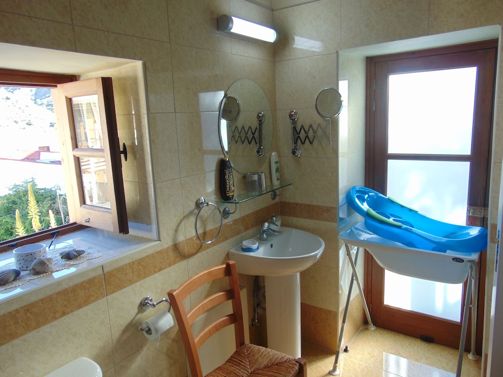 Charalambos Holiday Cottage 49/50