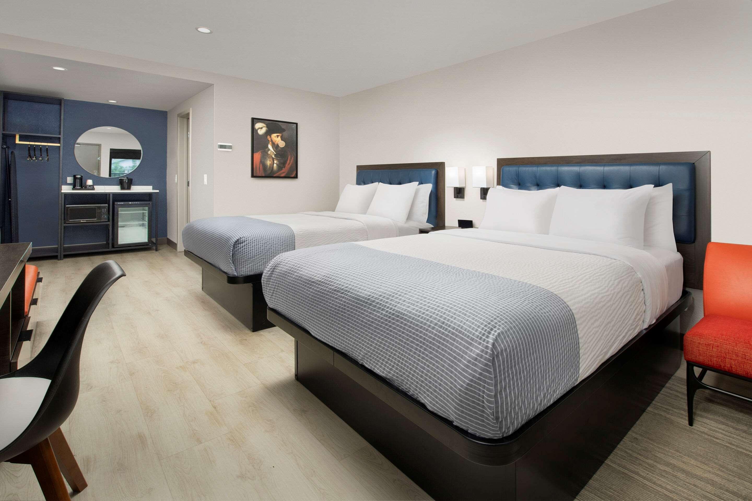 ROOM, 2 DOUBLE BEDS